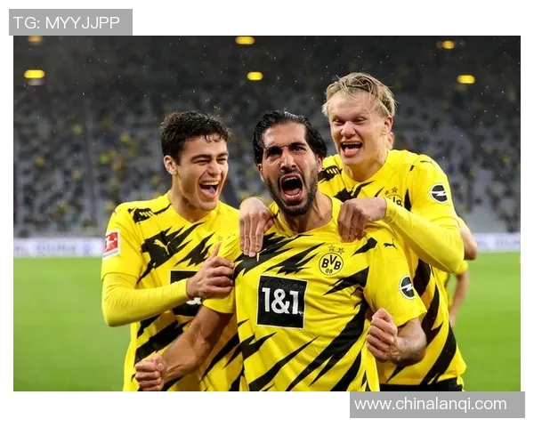 足球转场突破巨星劲射破门瞬间展现绿茵激情与巅峰对决